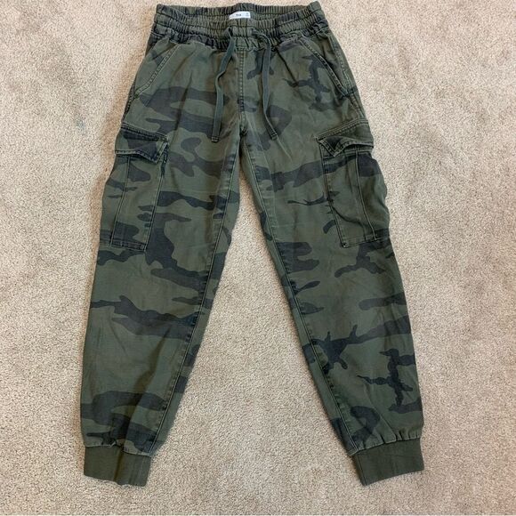 Aritzia TNA Twin Falls camo cargo jogger pants size XS - Picture 2 of 10